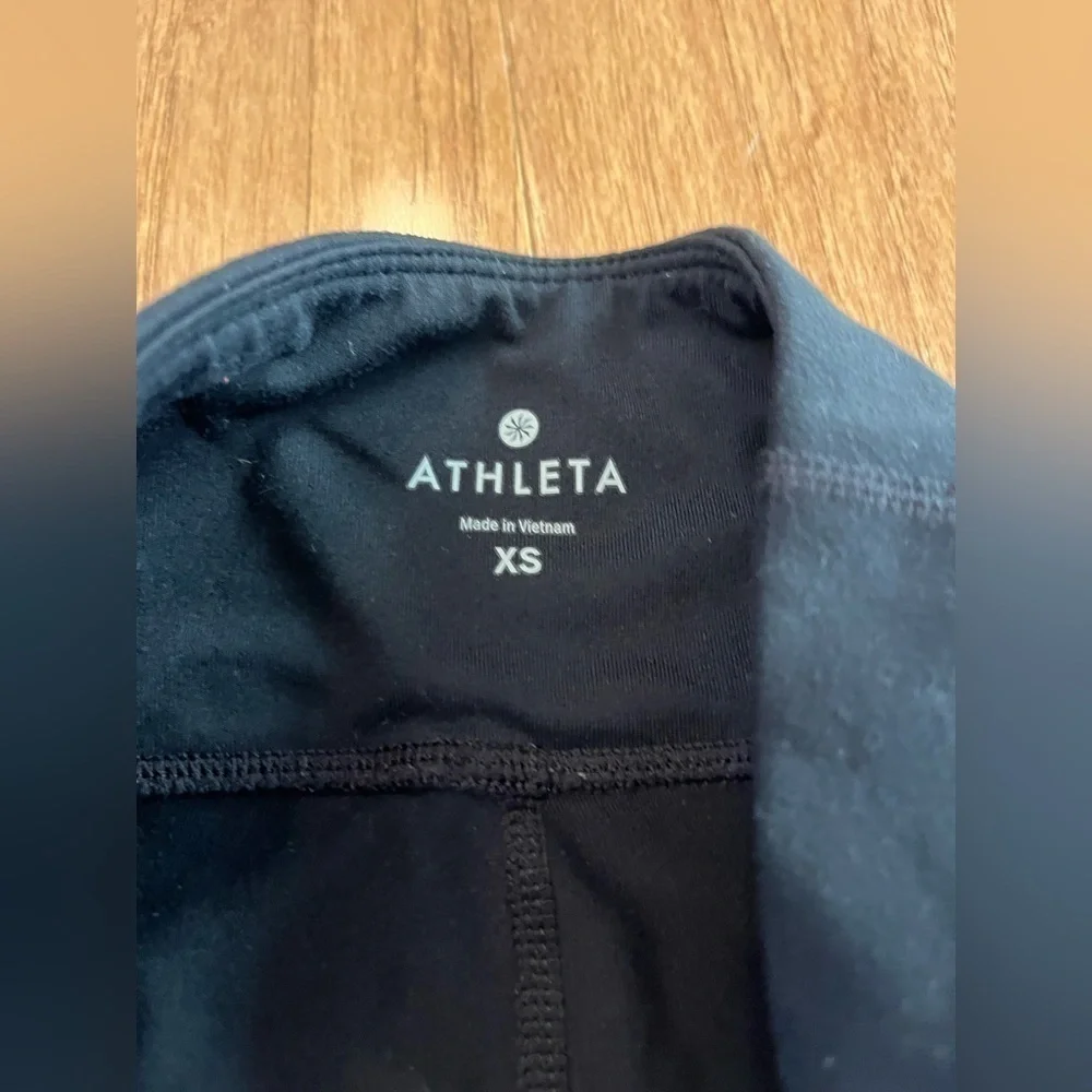 Athleta Metro Drifter tight black leggings with zipper detail size XS